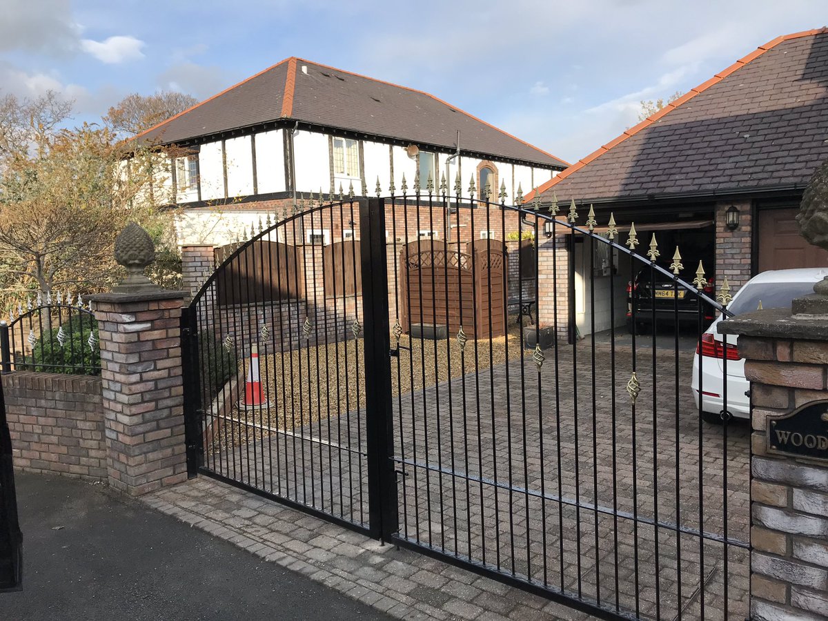 Grayssteelfab's tweet photo. Double gates we fabricated, galvanised and fitted #steel #steelfabrication #fabrication #migwelding #welding #double #doublegates #galvanised #powdercoating #black #gold #fitted #bangor #gwynedd #northwales #wales #cymru #uk #unitedkingdom https://t.co/dKIZwfwlA6