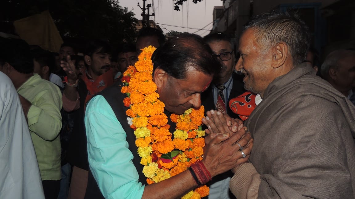भाजपा के चल रहे हैं ग्वालियर में जनसंपर्क अभियान के दौरान   गांधीनगर से  होते हुए  लक्ष्मण पुरा पड़ाव एरिया में जयभान  सिंह पवैया जी ने जनसंपर्क  किया