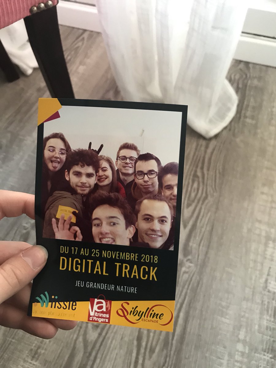 Axelle_Perchaud's tweet photo. Merci @Vitrines_Angers pour cet après-midi ! 😎 Tous fières d’avoir représenté @MDSAngers avec ma team Manjana ! 🍏 #Equipe11 #DIGITALTRKANGERS #ConnectedWeek https://t.co/D6dCX52bkg