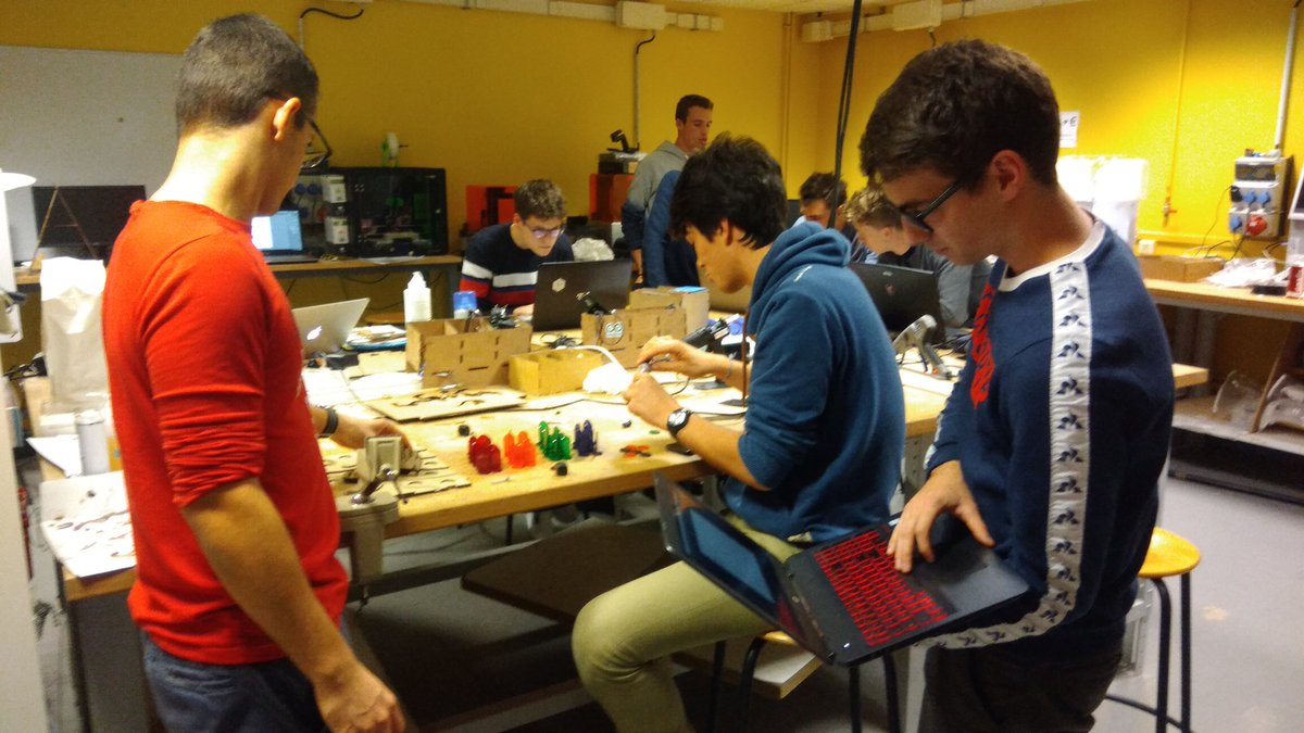 Dernière ligne droite au <a href="/fablab_ecl/">FABLAB Centrale Lyon</a> pour le concours #Artisalab en partenariat avec @CMA_69