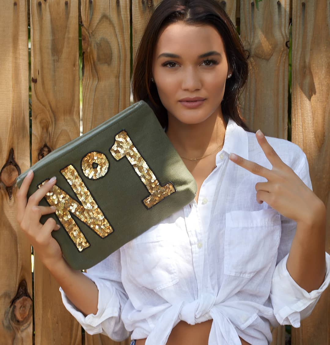 Share a little love to your No. 1 ☺️ // No. 1 clutch avail <a href="/RomanceRiders/">Romance Riders</a>: bit.ly/2FMwDj5