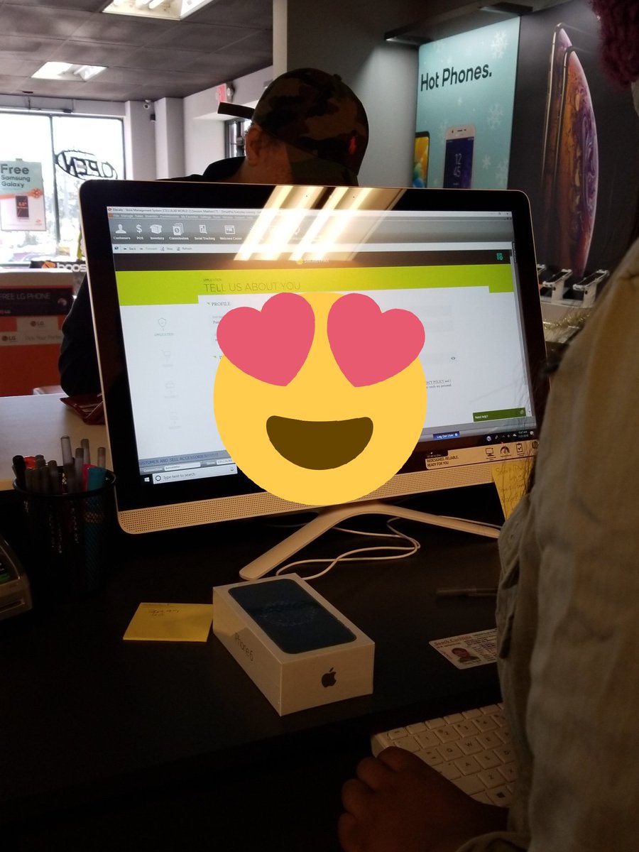 SmartPayThomas's tweet photo. Cellular World Selling the Value of the LG G6 and Doing a Smartpay @RobertWierzbick @spgjamieb @SPG_AJ @williebeamin757 https://t.co/BbC7AiN6Zt
