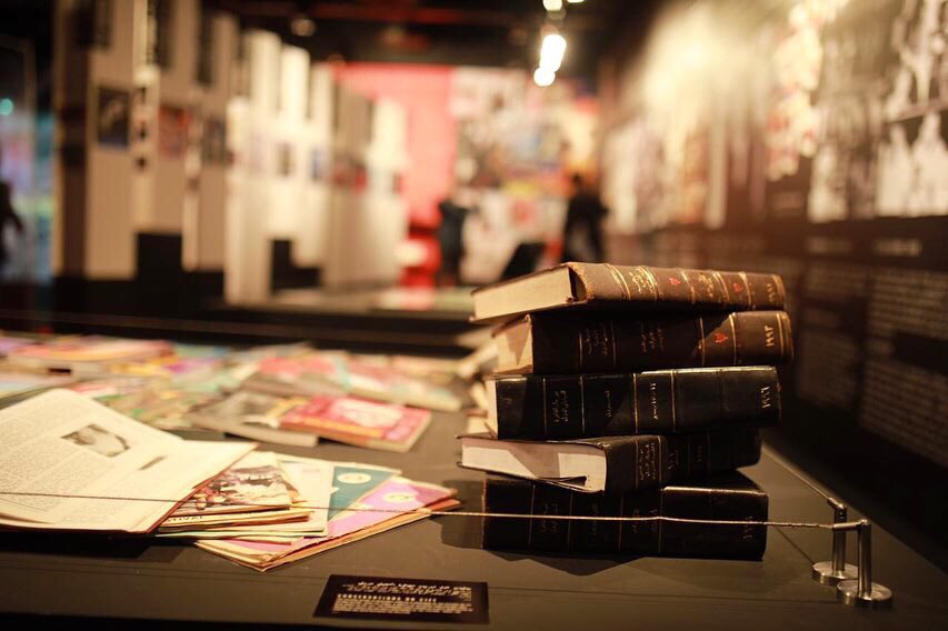CairoFilms's tweet photo. In celebration of 40 years of the Cairo International Film Festival, we’ve created an exhibition portraying the festival’s rich legacy and most historic and iconic moments. Explore the exhibit at Hanager Theater daily starting today until 29th of November from 12pm to 8pm. https://t.co/KPwORATpuj