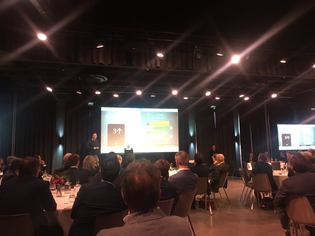 Inspirerend verhaal van Steven van Belleghem voordat de CobouwAwards worden uitgereikt. Steven: “Data is van essentieel belang voor de bouwsector.” <a href="/CobouwNL/">Cobouw</a>