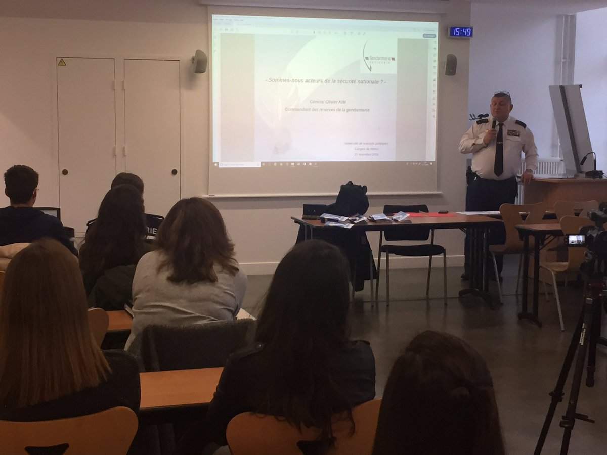 CRJ_Gendarmerie's tweet photo. À l’invitation de l’association Hexagon, le général KIM est intervenu à #SciencesPoReims pour parler de l’#engagement et échanger avec les étudiants. #reserve https://t.co/kAArWhw7J8