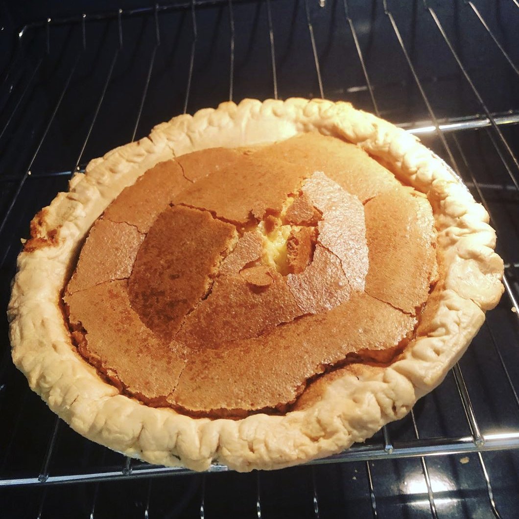 anacristinacash's tweet image. Well, hello there old friend 😍 #ChessPie 🥧 #goldengoodness #homecooking #ThanksgivingPrep