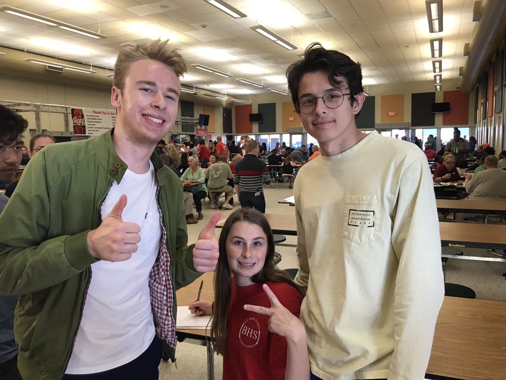 sgabayhigh's tweet photo. What an incredible past few days!!Thank you to all who have helped put on this community wide Thanksgiving dinner!! SGA had a blast being able to lend a hand! https://t.co/nevMbe0ENX