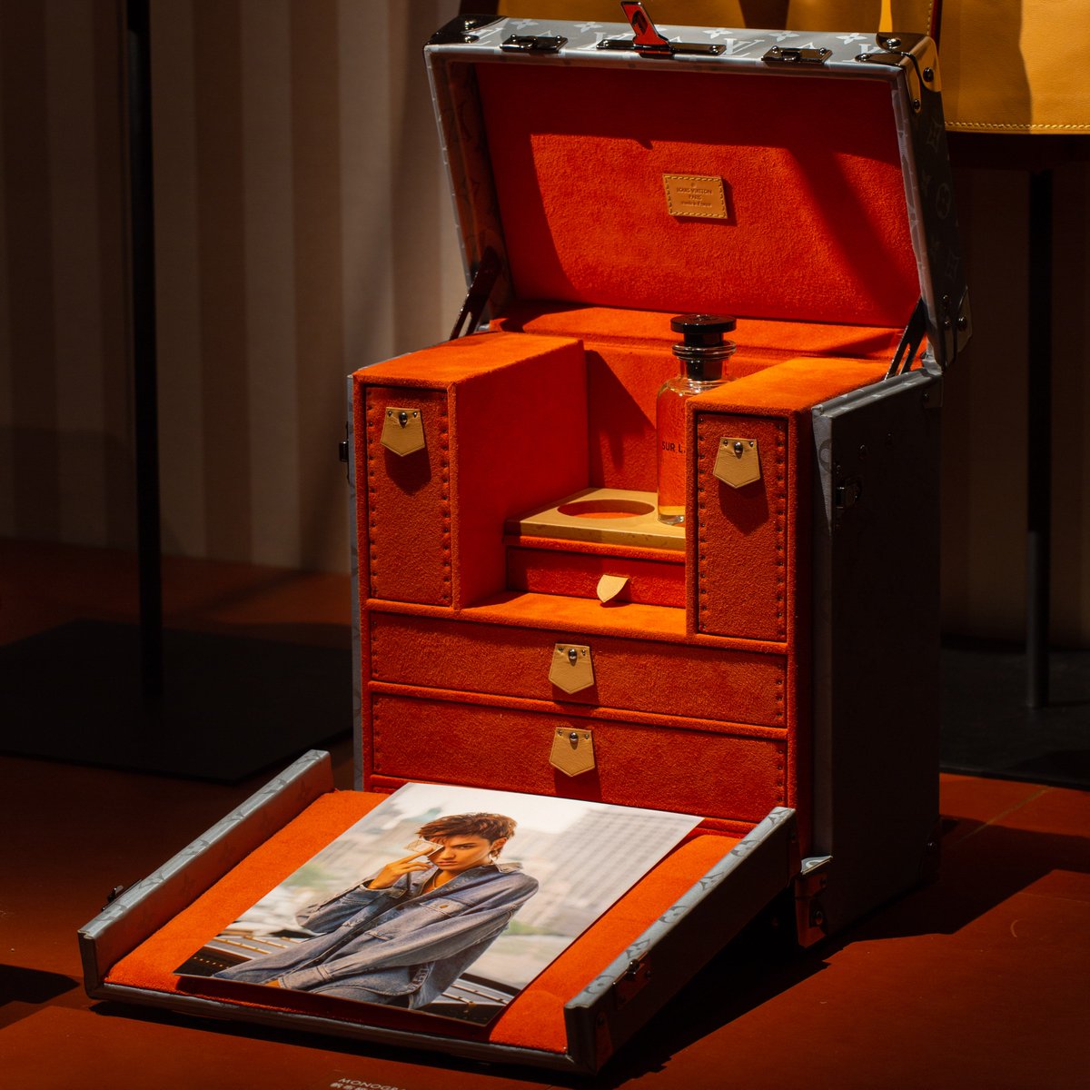 LVMH's tweet photo. Enriched with a selection of pieces emblematic of the strong ties between Maison @LouisVuitton and China, the exhibition “Volez, Voguez, Voyagez” travels to Shanghai. A must see event that runs until February 1, 2019.
https://t.co/2zKR6ZD1Ji
#VVVShanghai #LouisVuitton https://t.co/SAqgtxeC2A