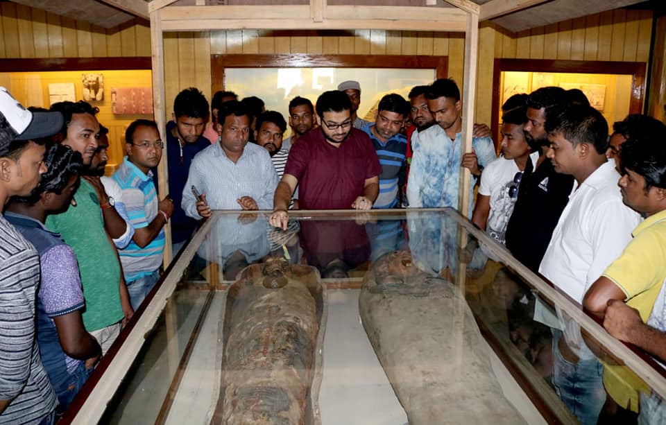 IndianMuseumKol's tweet photo. As part of the ongoing observance of Quami Ekta Week (#NationalIntegrationWeek) #IndianMuseum organized a special visit of #minorities from Cossipore. A tour was organised for these youth, giving them an opportunity to be able to acquaint themselves with the rich heritage. https://t.co/TwZk8dGVV7