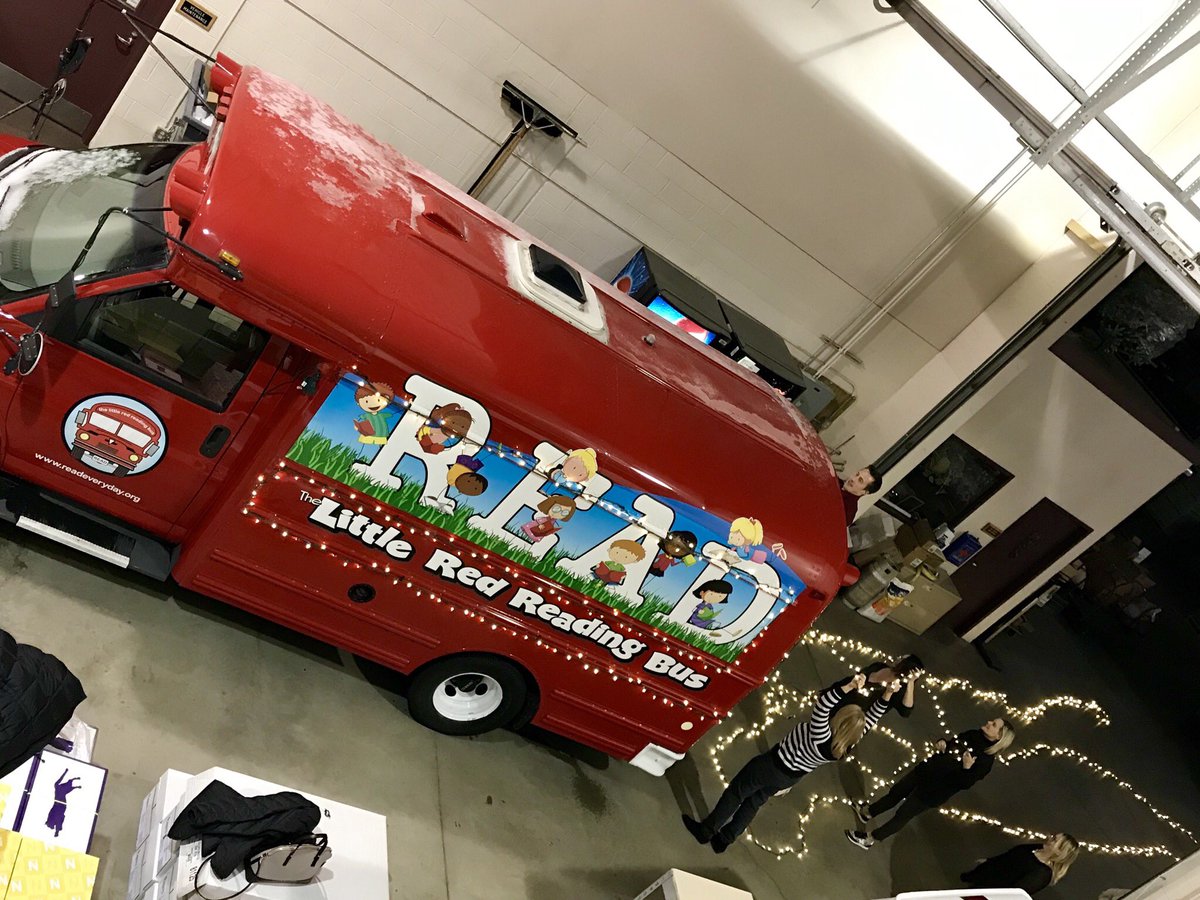 GFRedReadingBus's tweet photo. Loud HONK of thanks to the members of the @GF_Rotary Club for helping to string my lights for the @GoDowntownGF #HollyDazzleParade and the GF Lions Christmas in the Park!! 🎄🎅🏼🤶🏼☃️#ImpactMembers #ILoveGF #GFisCooler https://t.co/fSj6N2RRwi