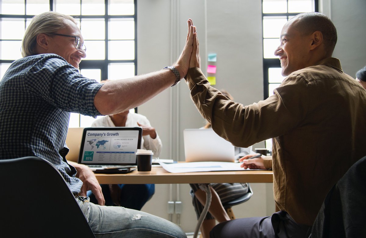Dusacci's tweet photo. Give me five ⚪🔵
·
·
·
·
#boostmadrid #summit #networking #entrepreneur #mindset #coaching #motivation #business #leadership #startup #nolimits #hardwork #success #objetivos #exito #emprendimiento #latam #boostsummitmadrid #madrid https://t.co/oZwbx55Utj
