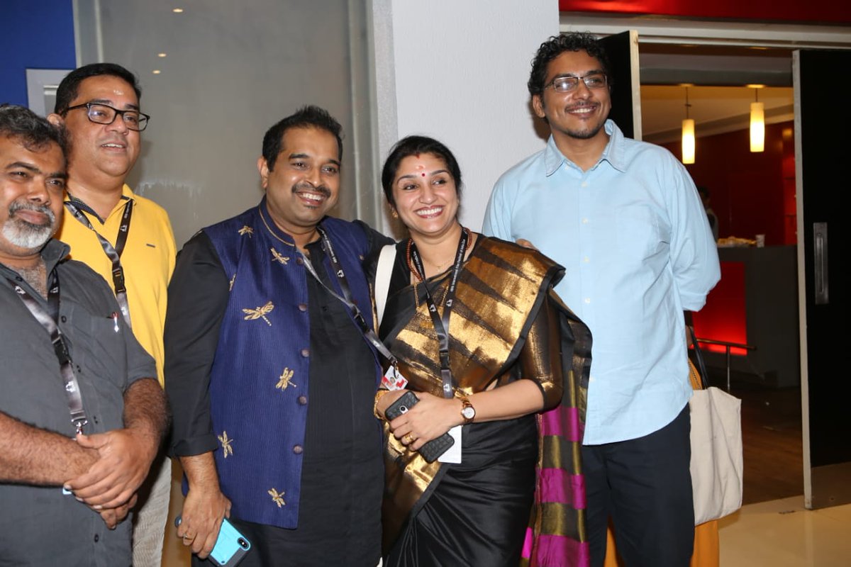 cinestaan's tweet photo. @Shankar_Live with director #DeeptiSivan and the team of the documentary #DecodingShankar at #IFFI2018 in #Goa https://t.co/c1dd7GjBb6