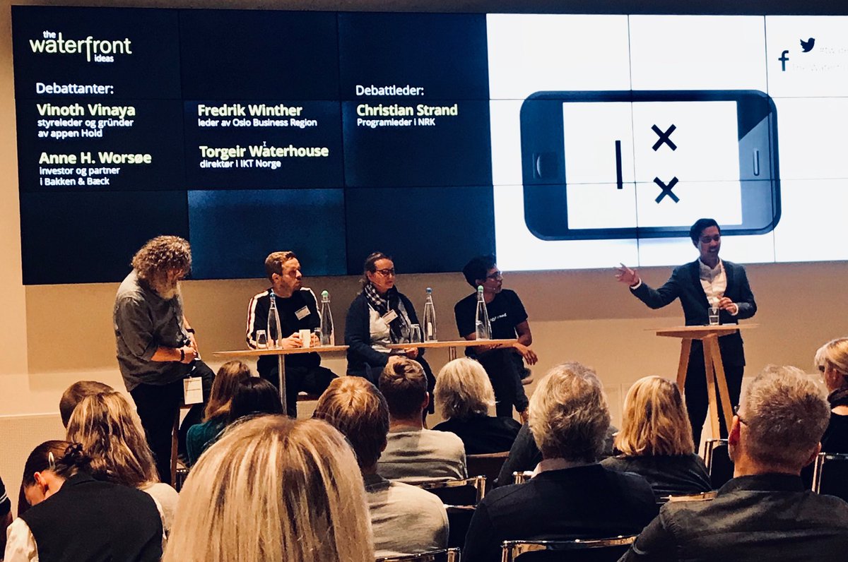 Nærmer vi oss "peak teknologi"? spennende debatt #twideas ⁦<a href="/themunchmuseum/">Kris Johnson</a>⁩ ⁦@DeloitteNO⁩. Live her: thewaterfront.no