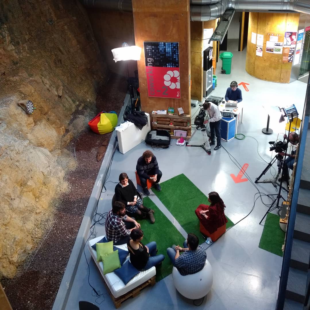 OviedoEmprende's tweet photo. Hoy estamos el @taluderia es un estudio de grabación. El resultado lo veremos proximamente. El tema: #OviedoEmprende contado por quienes hacen uso de los servicios, conducidos por Pablo Moro. Os seguiremos informando. 👏👏👏👏👏 https://t.co/6tugBwu0pe