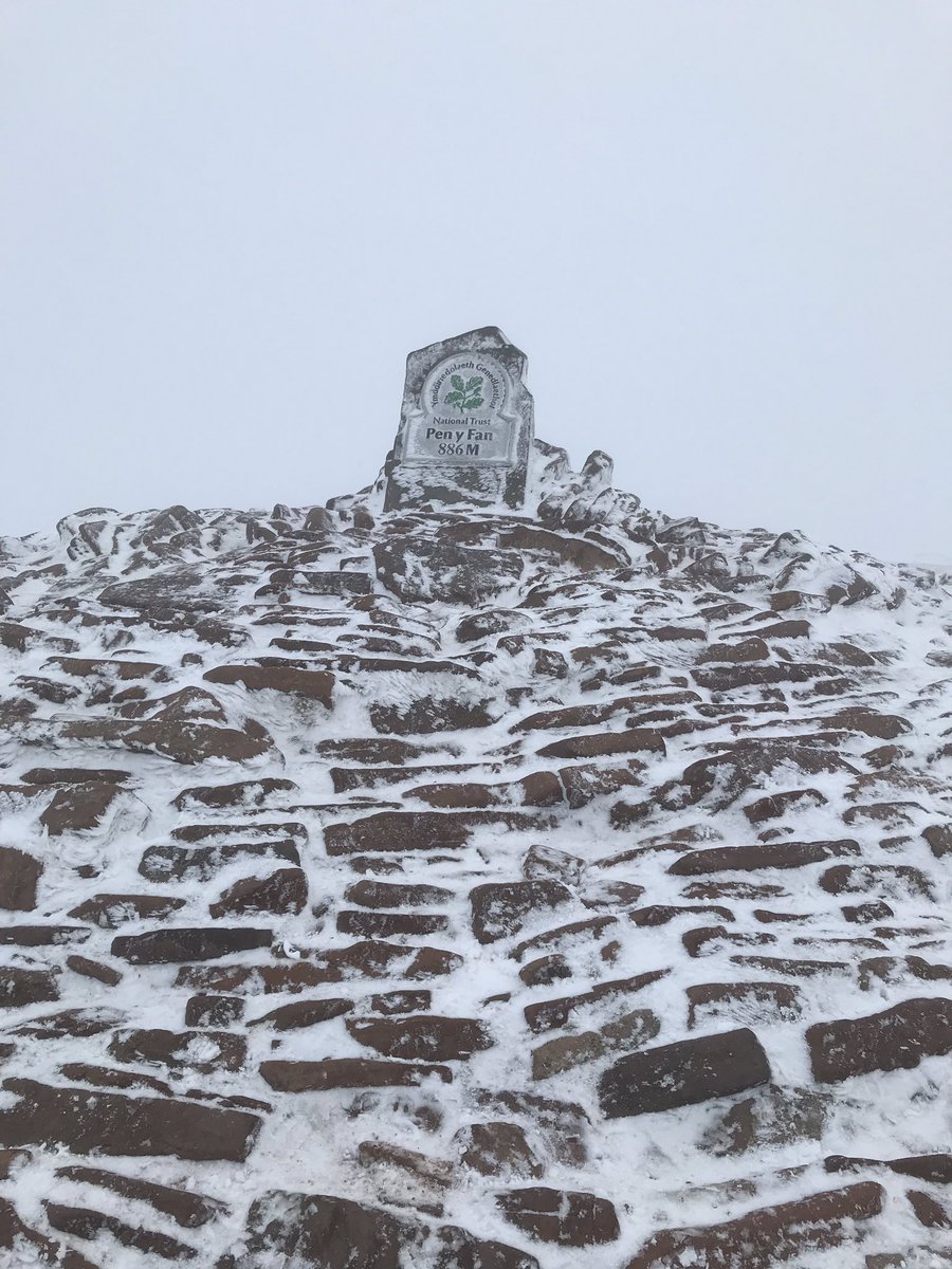 pblick93's tweet photo. A bit fresh up #penyfan today. https://t.co/TGuW2mZFN9
