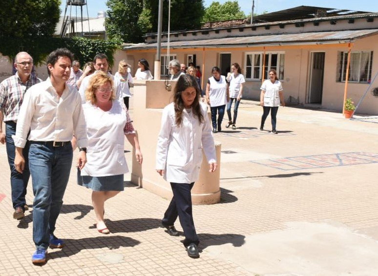 gzinny's tweet photo. #LasFlores
Con @Ramon_Canosa estuvimos en la Primaria 1, una de las 2 mil escuelas que trabaja dentro del programa Red de Aprendizajes. Además, la directora Patricia me contó que ya recibieron los kits de robótica. Luego, visitamos la obra del nuevo edificio para la Secundaria 4. https://t.co/auKycslzXA