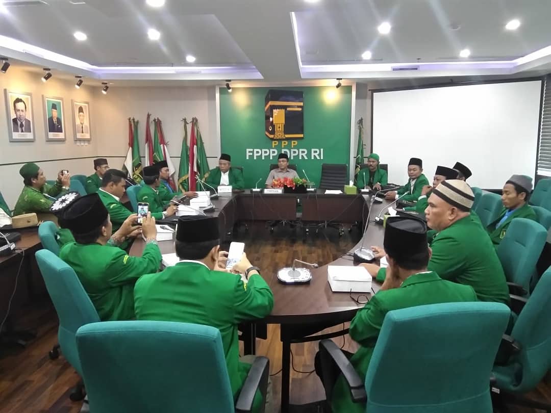 petigarembang's tweet photo. Kunjungan pengurus PAC PPP Se Kab. Rembang di Gedung DPR MPR https://t.co/FL0AAsksT8