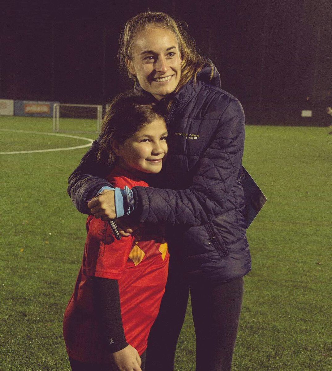TessaWullaert's tweet photo. Never get tired of doing little things for others as they might occupy the biggest part of their hearts 🤗⚽️ #coachforaday #allsmiles https://t.co/Ifi0P1MYlF