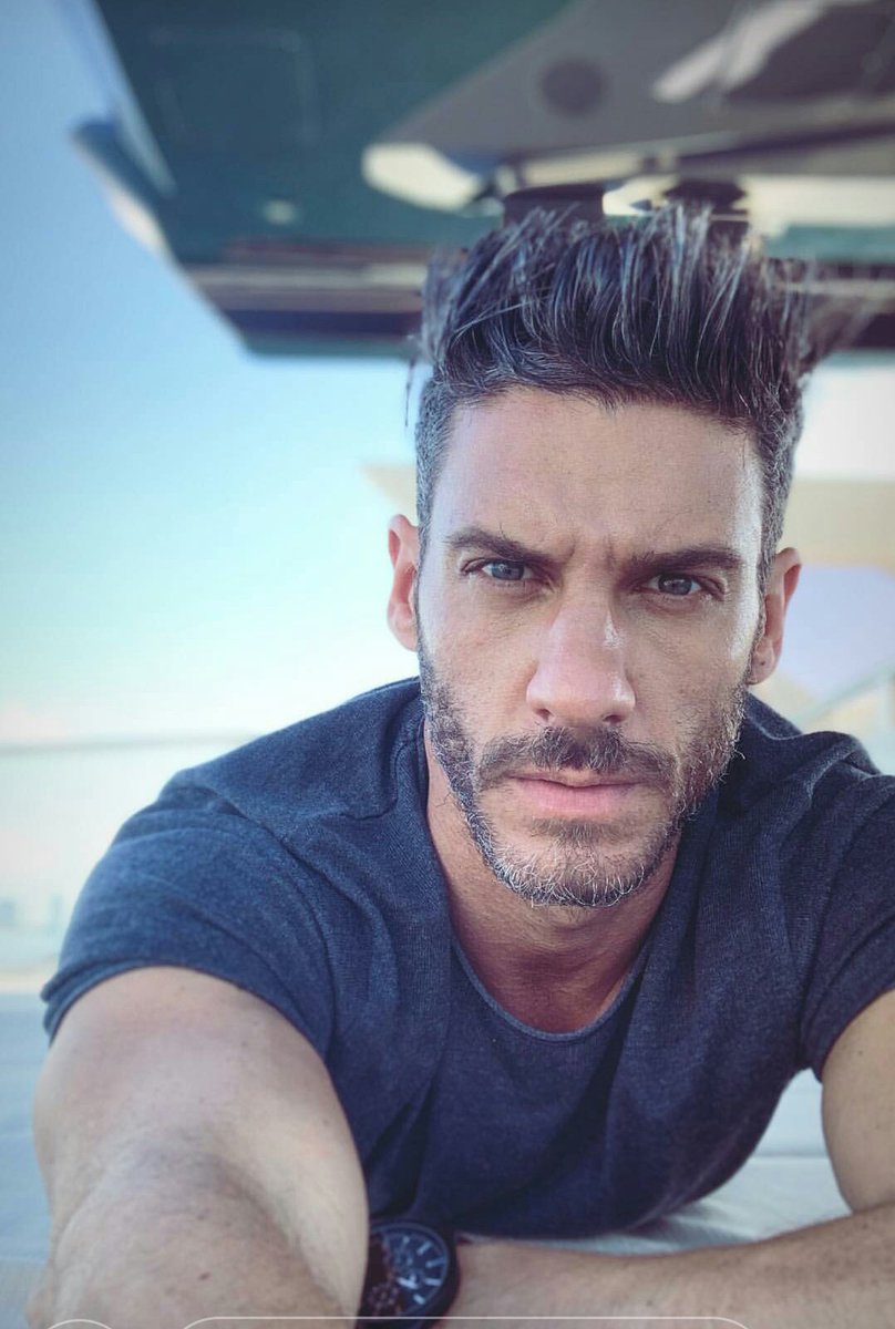 Chikos_Guapos's tweet photo. @erickelias Un hombre súper guapo y sexy por dónde lo veas.. #QueMirada #QueOjos #QueBombon #QueRicura https://t.co/ffonyYcIfF