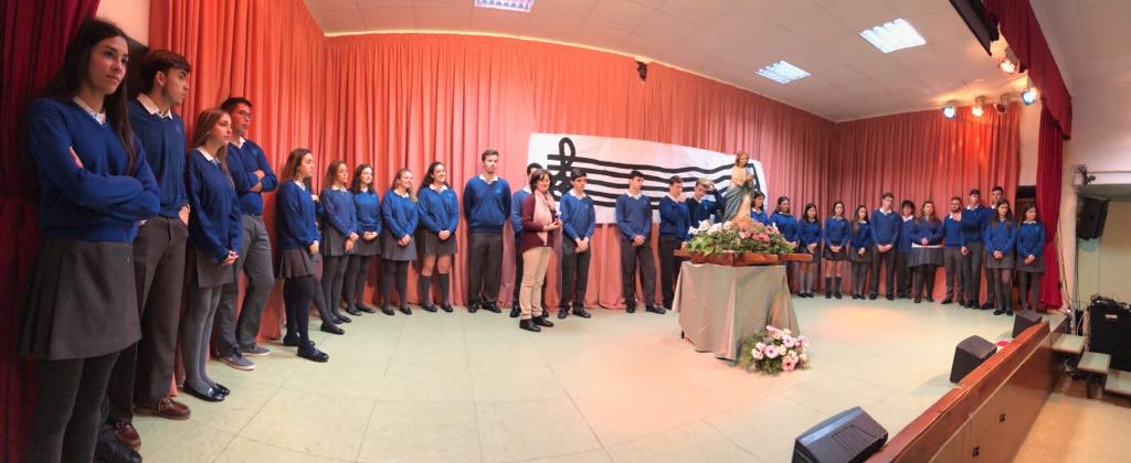 presentacionMLG's tweet photo. #NiñaMaria2018 🌸

Ni la lluvia nos ha impedido celebrar este #21noviembre con la misma emoción de todos los años. Gracias a todos nuestros alumn@s, en especial a  #2bachillerato, al @AMPAPrese y a todos los profesores que han hecho de hoy un día #especial . 
Hoy es la fiesta✨ https://t.co/LkhGnQ2jsk
