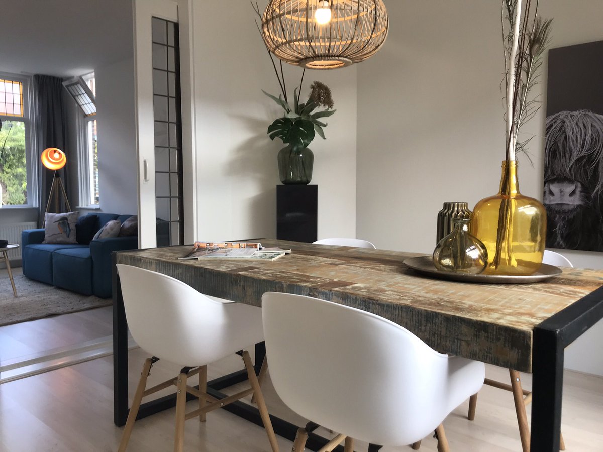 House2Style's tweet photo. Deze meubels zijn volgende maand weer beschikbaar voor een nieuwe woning. Krijg jij een lege woning in de verkoop of ben je bijna klaar met renoveren? Dan helpen deze meubels om de woning optimaal te presenteren! #meubelverhuur #vastgoedstyling #echtemeubels https://t.co/ULXxFvbiPE