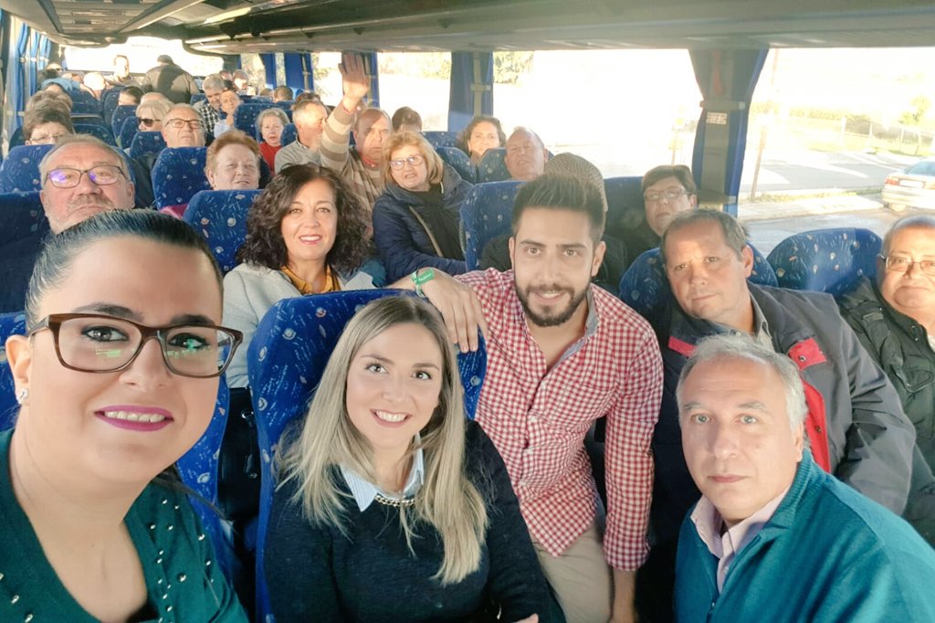 🚍 Los socialistas del #ValleDelGuadiato de camino a #Córdoba para acompañar a @susanadiaz en el acto público que se celebra esta tarde en el Palacio de Congresos. #FuenteObejuna #Valsequillo #LaGranjuela #PeñarroyaPueblonuevo  #Belmez.
#MásAndalucía #MásCórdoba
#2D #VotaPSOE