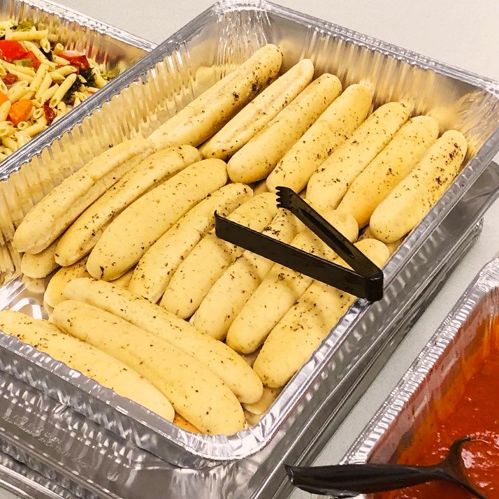 mybitetime's tweet photo. We're certain that no one makes tastier #garlic #breadsticks than our very own #SirGusto! 🤤🇮🇹🥖 https://t.co/Xn7nGNLemU