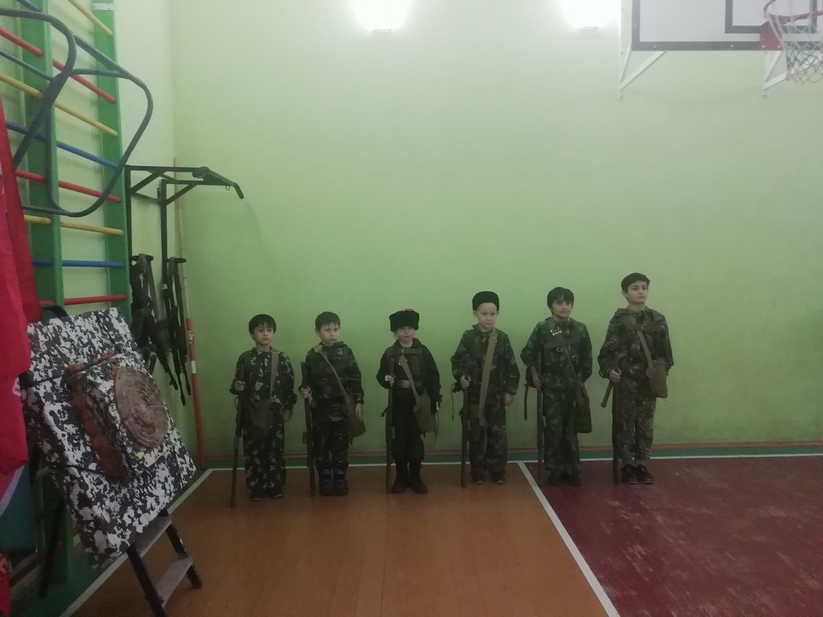 Сегодня воспитанники православного казачьего клуба "Славяне" (ГБОУ СОШ пос. Черновский) стали участниками игры "Зарница". Благодарим за орг. мероприятия  атамана станицы Архангела Михаила, руководителя КПК "Славяне" Маринина В. В., за патриот. воспитание подрастающего покаления