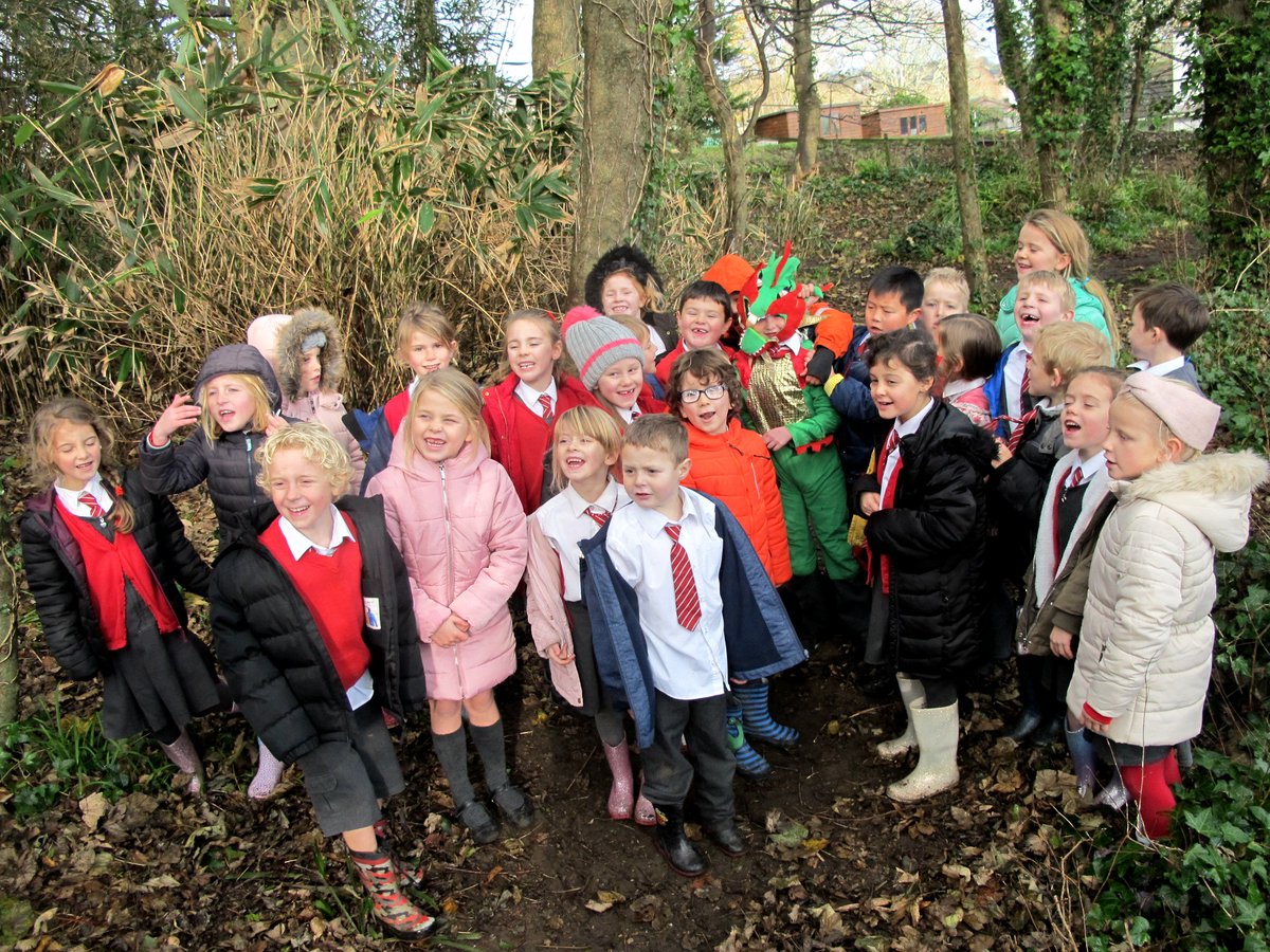 Mr Dawe (@mr_jdawe) on Twitter photo Kingfisher Class finally set their trap for that naughty dinosaur and caught it! <a href="/alvertonschool/">Alverton School</a> Kingfisher Class finally set their trap for that naughty dinosaur and caught it! <a href="/alvertonschool/">Alverton School</a>