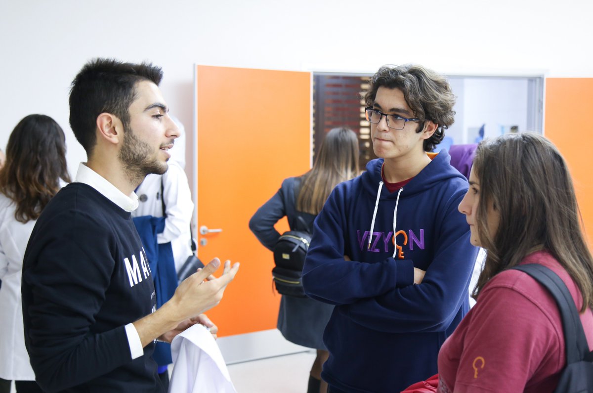 Meslek Tanıtım ve Kariyer Planlama günlerinin bu haftaki konukları Avicenna Sağlık Derneğiydi. Mezun öğrencilerimizden, İstanbul Üniversitesi Cerrahpaşa Tıp Fakültesi 4. sınıf öğrencisi Kasım Işık ve arkadaşlarını okulumuzda ağırlamaktan büyük gurur duyduk.