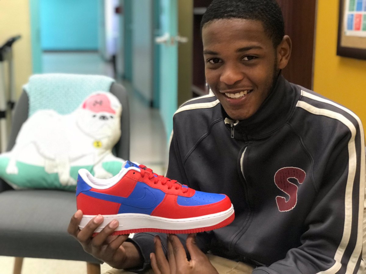 SEEDSchoolMiami's tweet image. Our custom @nike sneakers thanks to #ImpactSolutions @rndevents @att are starting to come in. In the spirit of Thanksgiving, we are grateful for the meaningful day you provided our scholars with. It truly was a day to remember!