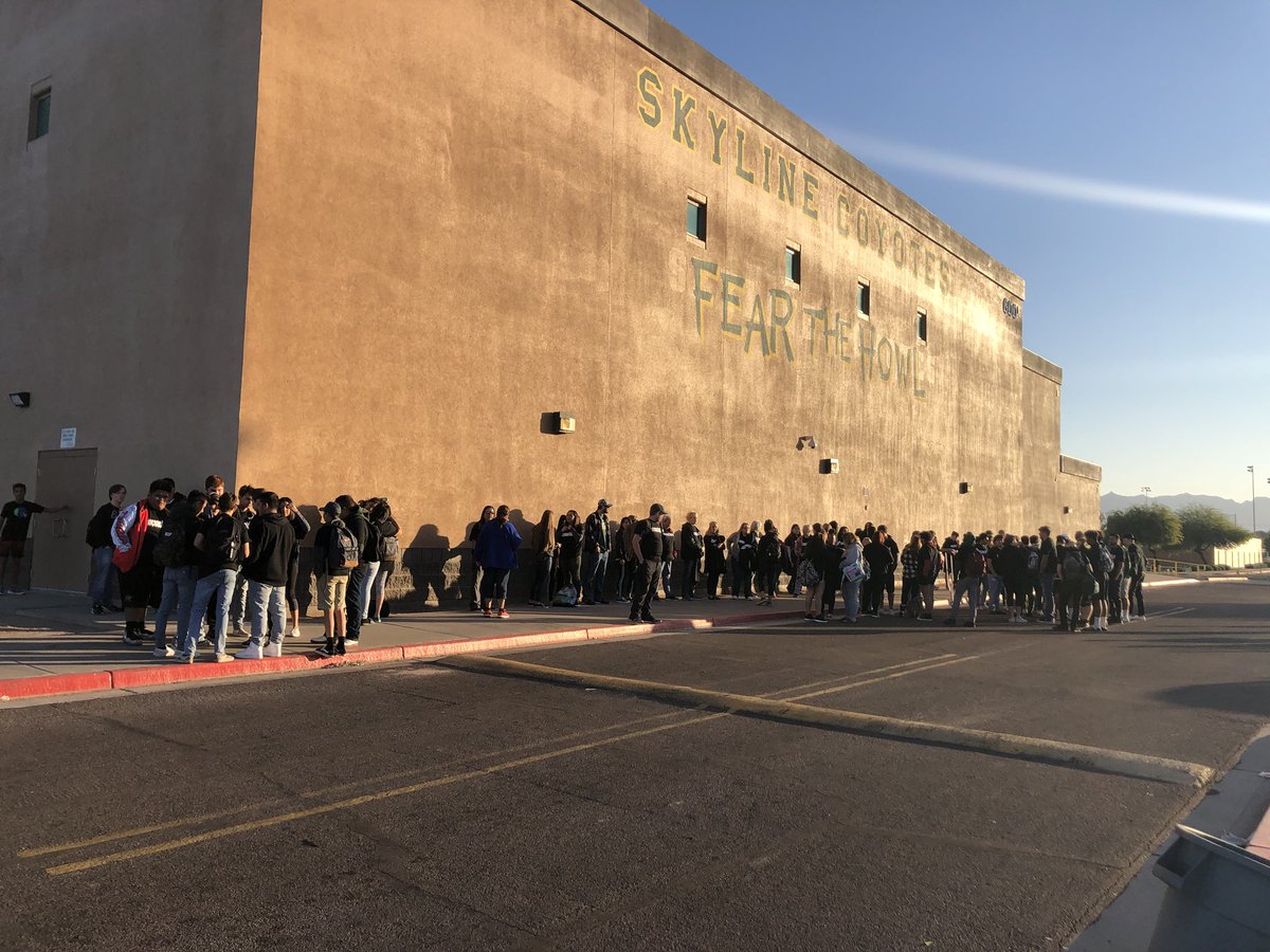 akin_jakin04's tweet photo. SO PROUD OF SKYLINE KIDS, PARENTS &amp; COACHES. #coachpuff @SkylineCoyote @AZHSFB @azc_obert @AZprepfootball @AZPreps365 @JUSTCHILLY @azfamily @FOX10Phoenix @MakeSkyline @jamakinbakin https://t.co/4Z8KgSOiIE