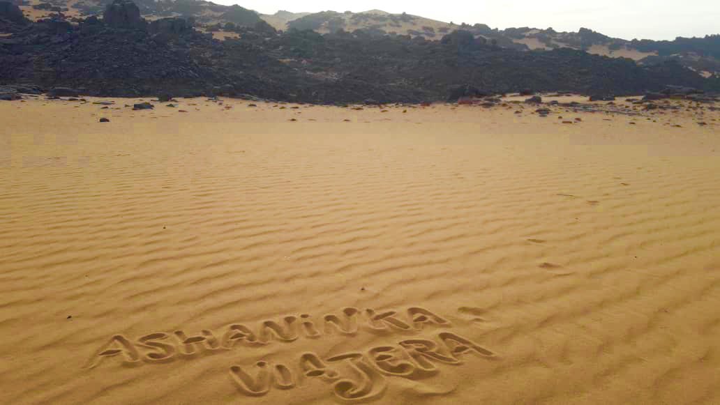 AshaninkaV's tweet photo. #Algerie Le bonheur n'est pas pensé, il est vécu!!!!! Les choses n'arrivent qu'une fois, alors vis les! #Djanet #Afrique #Desert #travelphotography #travelblogger #l4l #PhotoDeveloping #Photographie #adventuretime 🥰 #LoveForTadrart https://t.co/hYGlwYJNqA
