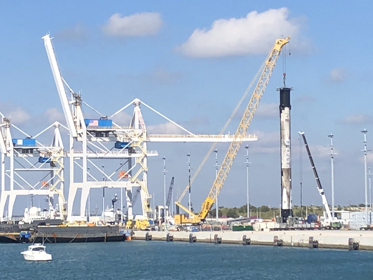 ElinoreBoeke's tweet image. Very happy we stopped for lunch at #FishLips at Port Canaveral for lunch to see #SpaceX #Falcon9 after its successful launch and return! (Son is jealous: “why are you there and I’m not??” But kids enjoying Universal!)