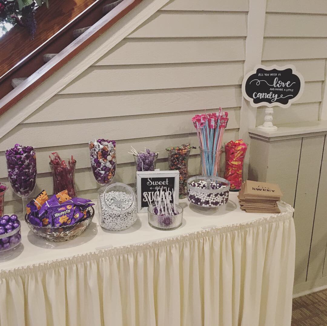 tjmdesignco's tweet photo. Thanksgiving break has given me a chance to catch up on some projects and posts. 🙃
.
.
Check out some boards I did for my cousin’s wedding this summer. 💍 https://t.co/zUalQtkHol