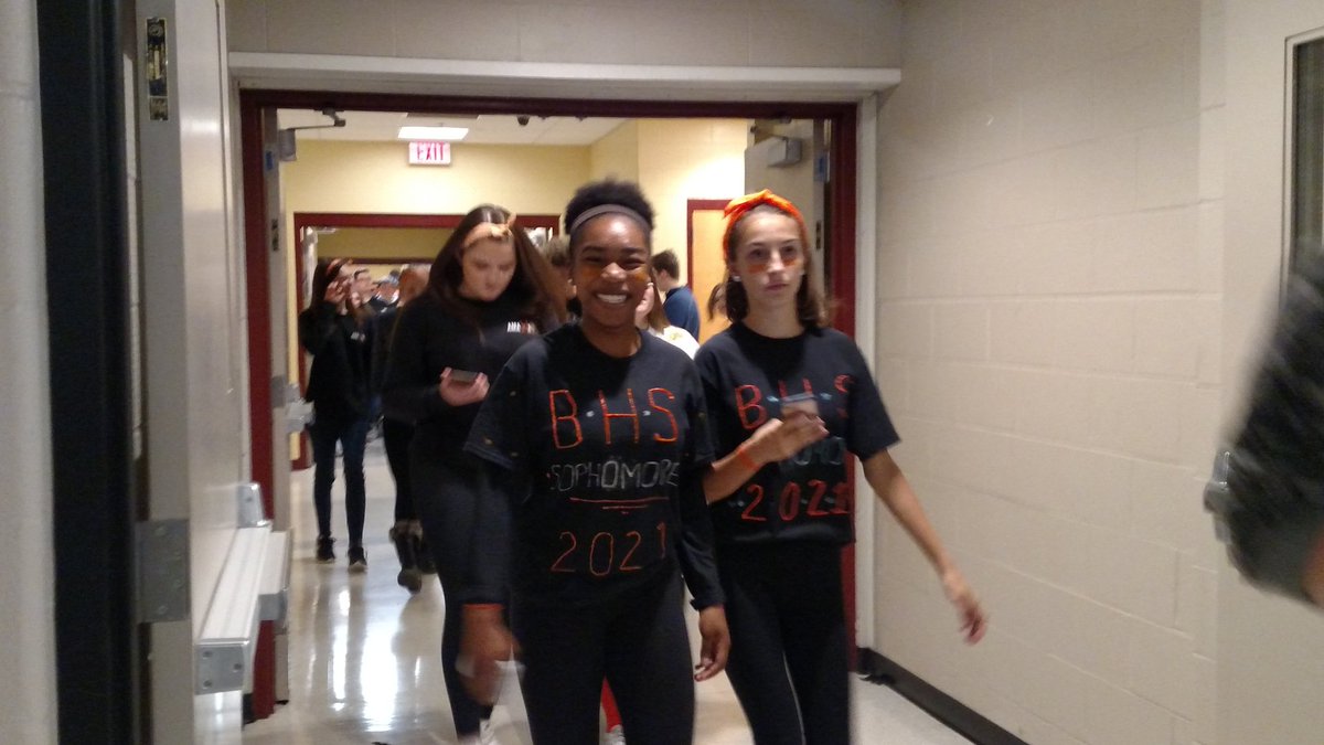BtownHS142's tweet photo. Our students decked out in their Oriole finest can't wait to get to the gymnasium for the Spirit Assembly!#2018SpiritWeek #OriolePride https://t.co/qarBkV3zMi