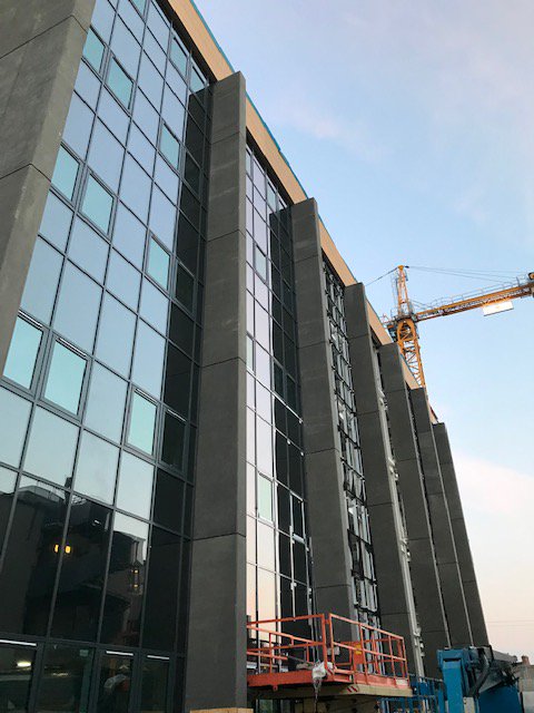 CBSExp's tweet image. A big step in the construction process nearly complete - glazing! 
Giving a new look to the façade of the new #CBSExp for @UoNCapProj  #glazing #progress #education