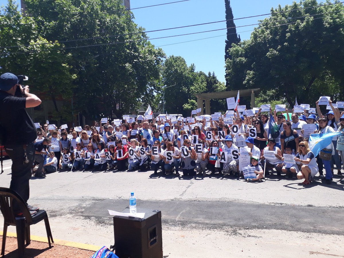 UdocbaVarela's tweet photo. Día de protesta! Actividad distrital #VarelaPresente https://t.co/zuw1WSajvD