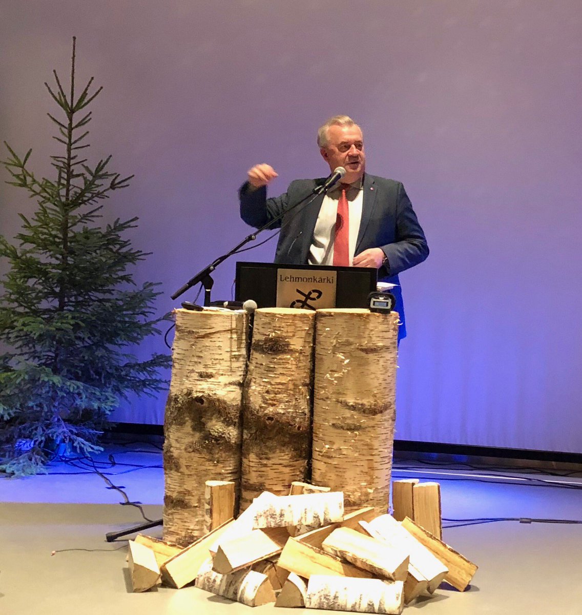 Landsbygdsminister Sven-Erik Bucht på #ForestAcademy: Skogen är en nyckel i omställningen från en oljebaserad ekonomi till en fossilfri bioekonomi.