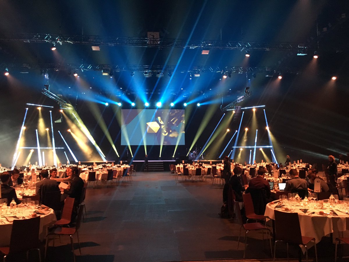 Dr_M_Schu's tweet image. Next big thing this eve: Digital economy award #sdea18 #awards #swissICT