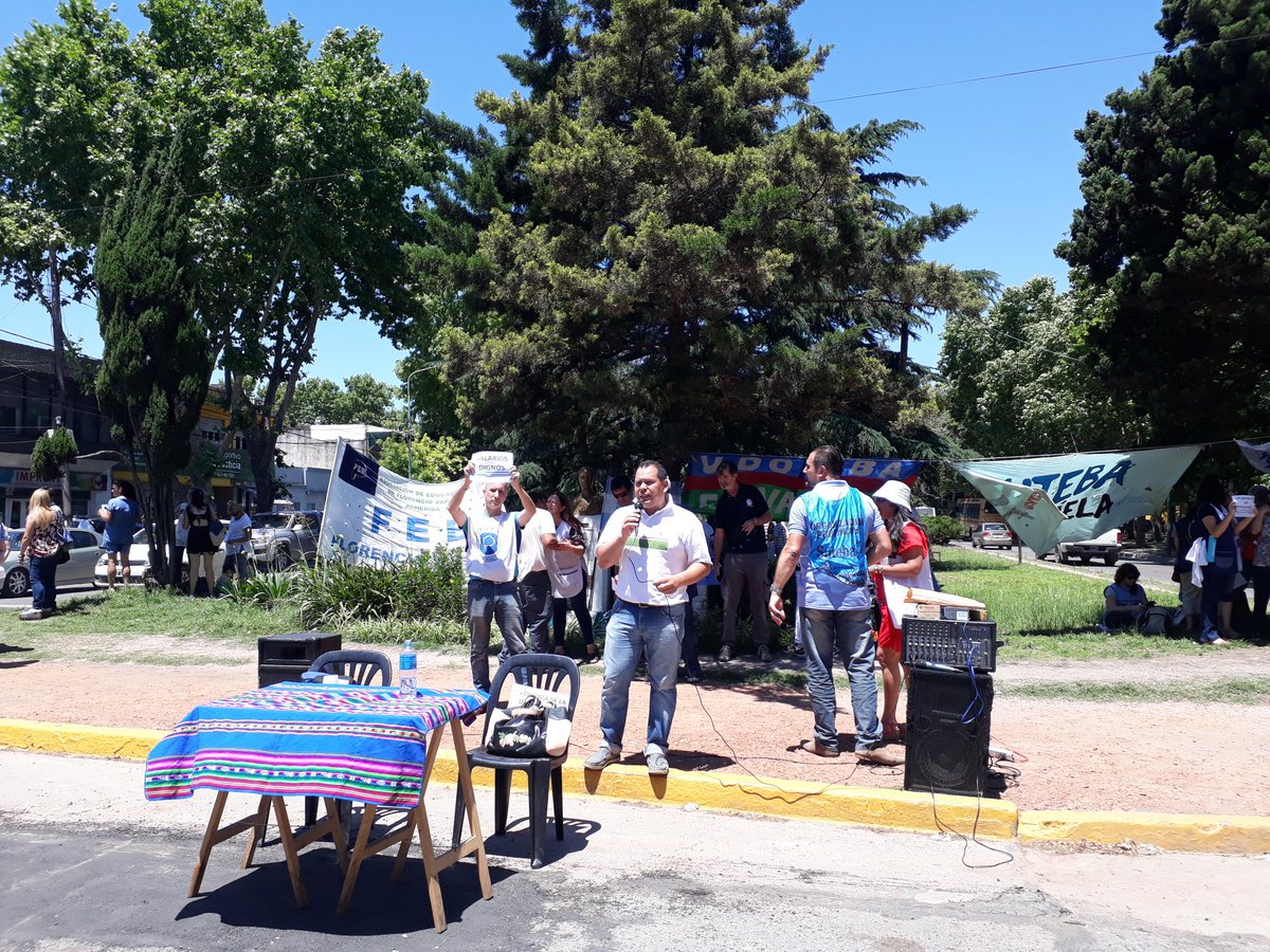 UdocbaVarela's tweet photo. Día de protesta! La lucha continúa! #UDOCBAPresente https://t.co/T1mBpCU6x1