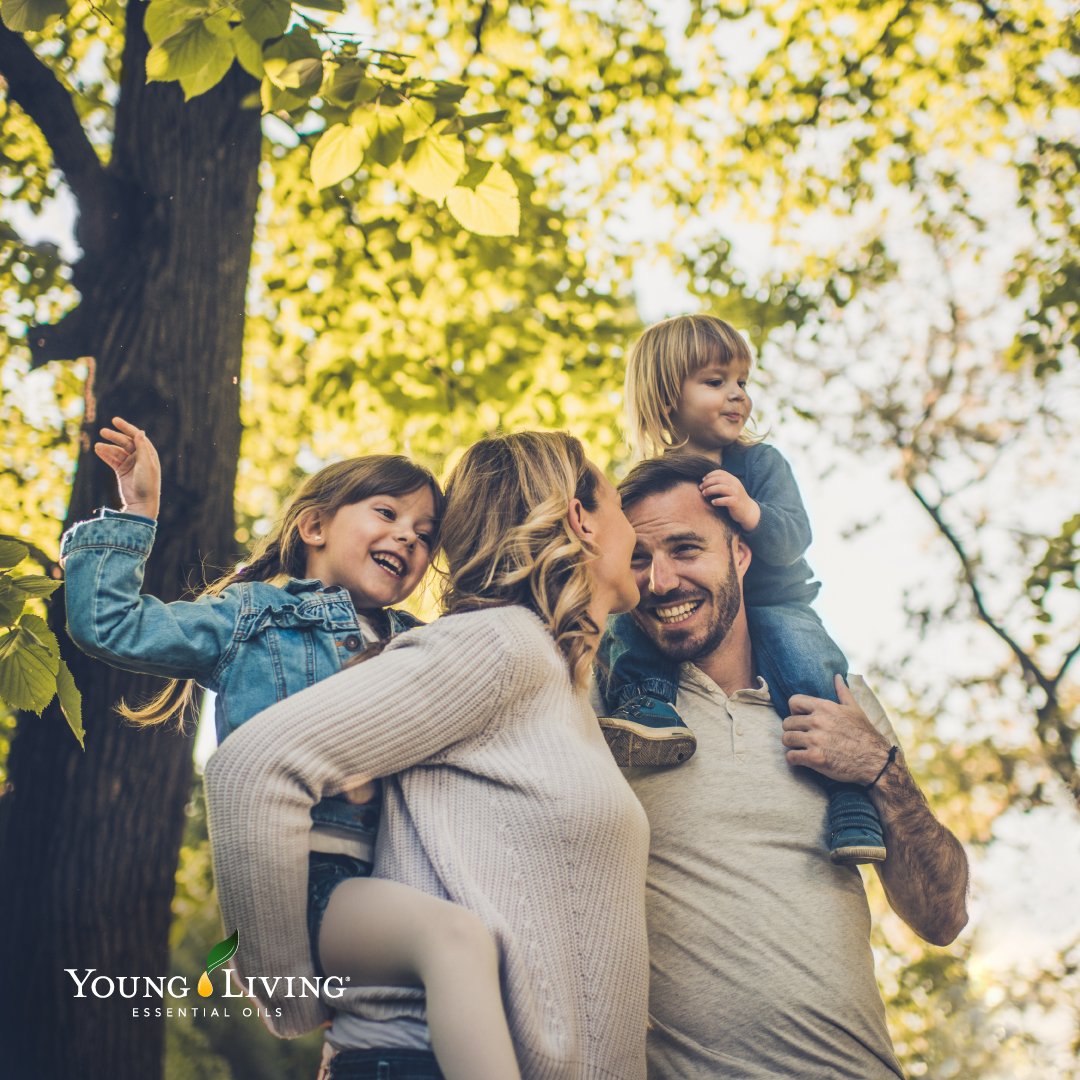 youngliving's tweet photo. Check out our latest #DropofInspiration podcast episode featuring thoughts on gratitude from Young Living executives Mary Young, @jaredsturner, and Greg Larsen. ❤️
Listen here: https://t.co/gIAFiTxhXz #yleo https://t.co/ioVVelDdH4