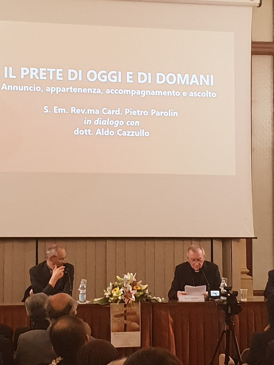 albertomelloni's tweet photo. "La fede dà la forza di spostare le montagne e la pazienza per sopportare le montagne che non si possono spostare " il #CardParolin ora a Bologna #fter @Corriere @rep_bologna @Twiperbole https://t.co/zdRx52nP7N
