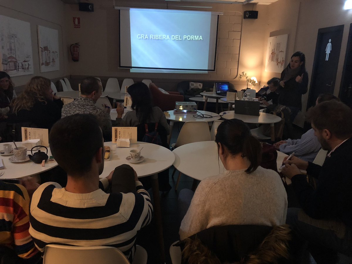 CFIELeonTIC's tweet photo. Disfrutando de la segunda sesión de “intercambio de experiencias de CRAs”, con las profesoras del CRA Laguna Dalga y el@CRA Ribera del Porma. @CFIEdeLeon #formainnovaleon https://t.co/zAbwxhdThT