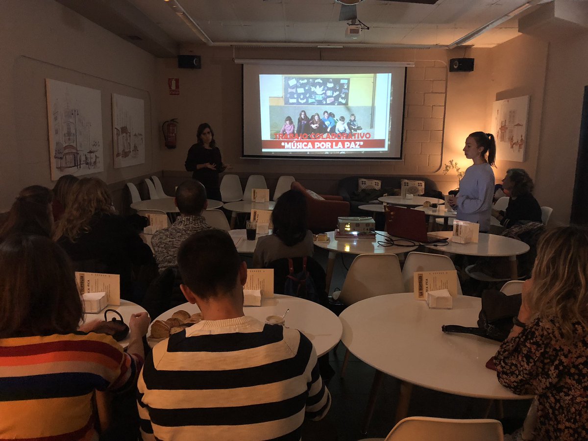 CFIELeonTIC's tweet photo. Disfrutando de la segunda sesión de “intercambio de experiencias de CRAs”, con las profesoras del CRA Laguna Dalga y el@CRA Ribera del Porma. @CFIEdeLeon #formainnovaleon https://t.co/zAbwxhdThT