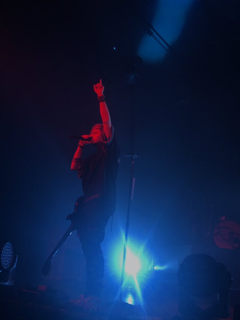 Alessiaa5SOS's tweet photo. I’m late but idc 
Thanks @5sos for making this tour so special for me, I’m incredibly happy about 14 year old me shazaming the underwear song in 2014. 💚 #mythamburg #mytmunich #MYTmemories https://t.co/BO9pzKMls6