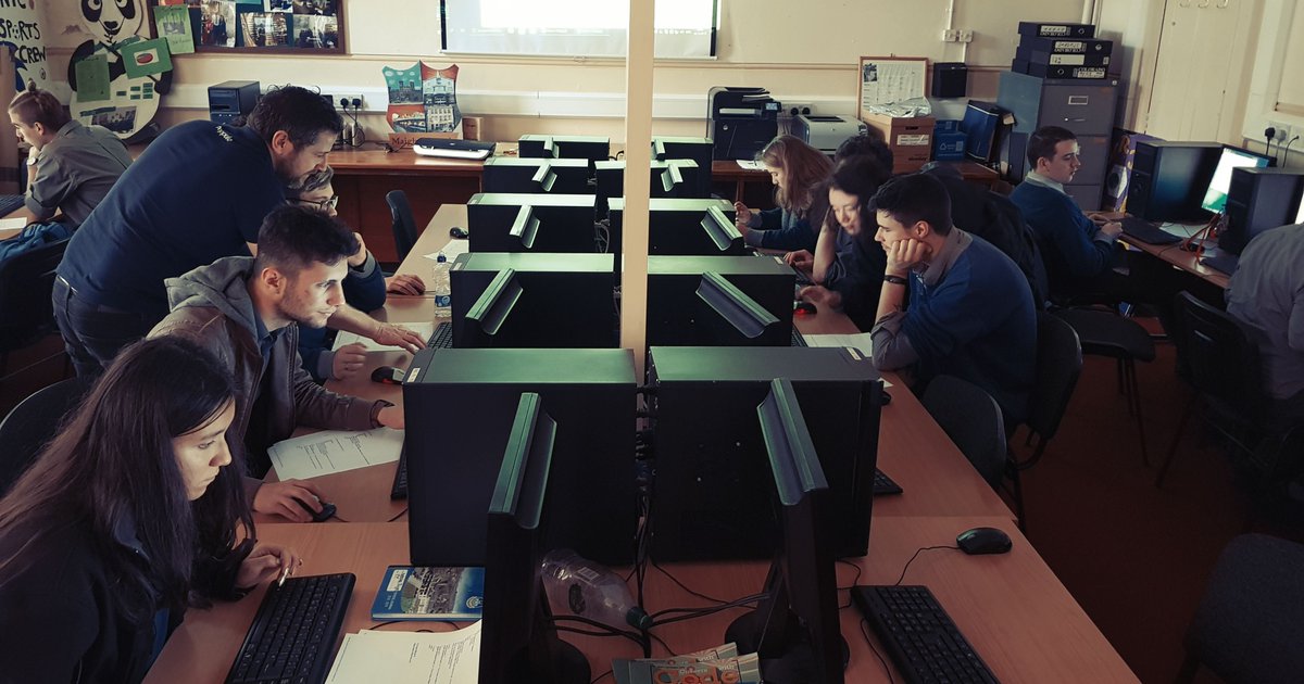 PoppuloSays's tweet photo. Neil Shannon, Software Engineer at Poppulo, visited McEgan College in Macroom last week for Science week. #ScienceWeek #PoppuloPeople #Cork https://t.co/F41xfn4OQ9