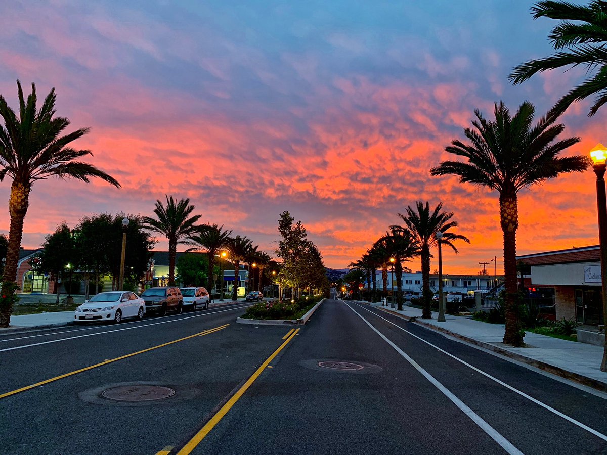 storychasing's tweet photo. See why I almost got sucked into staying in SoCal longer. The sunrises are so colorful and incredible!
#homeiswhereyouparkit #vandwellers #createalifeyoulove #socal #danapoint #beachcities #sunrises #vanlife #vanexplorers #vandwellers #rvliving #solofemaletraveler #solotraveler https://t.co/WPRlzBlBIt