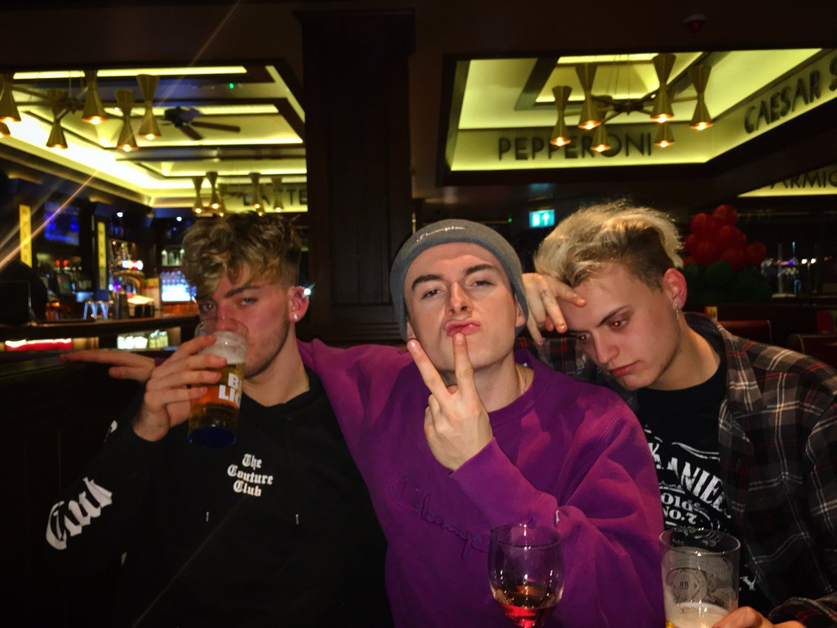 TheHaraBand's tweet photo. Best family in the world man 😘🍇
T-) https://t.co/MxcJ1c0fFu