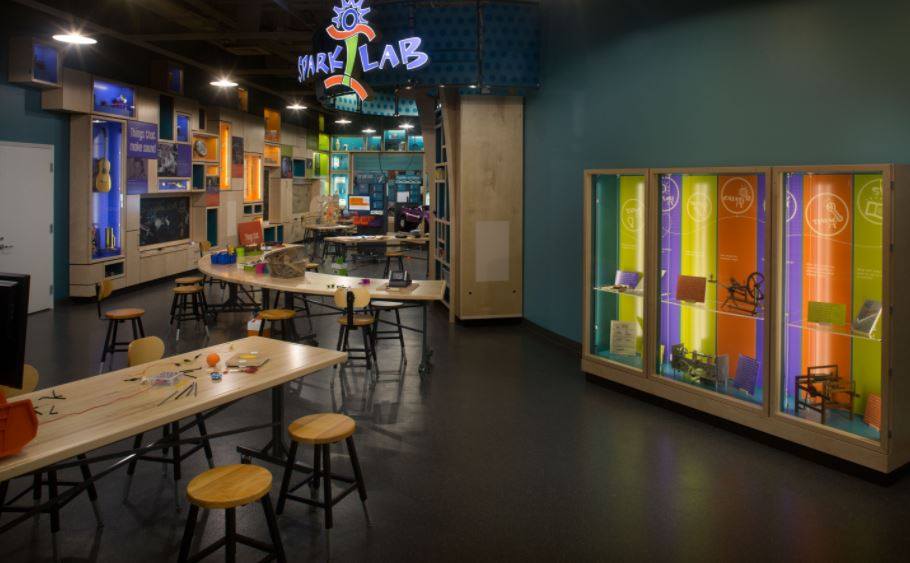 amhistorymuseum's tweet photo. Looking for something to do with the kids while the turkey is roasting? Our interactive Wegmans Wonderplace and Draper Spark!Lab activity spaces will be open from 10 a.m. to 2 p.m. on Thanksgiving Day. The ,useum is open from 10 a.m. to 5:30 p.m. Free! #SmithsonianTips https://t.co/7DA6fiwu2U